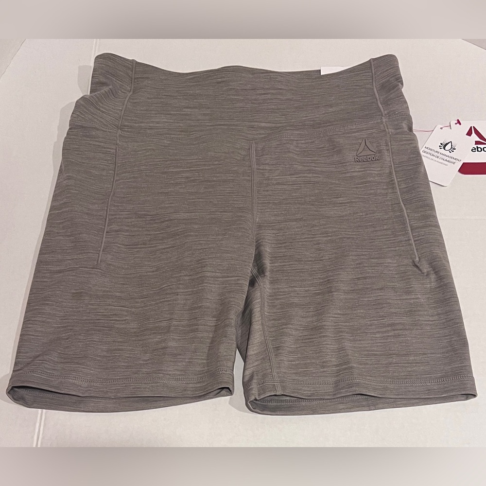 NWT Reebok Women’s L Gray Reflex Bike Fitted Athletic Shorts Pockets High Rise